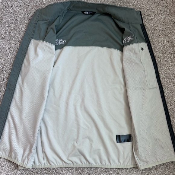 The North Face Men’s Apex Softshell Cream/Green Vest Size Medium Worn Once - Picture 6 of 9